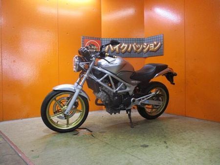 ホンダ VTR250 希少な2012年のFiのVTRが入荷!ETC装備でこの価格は他店追従不可能価格 79