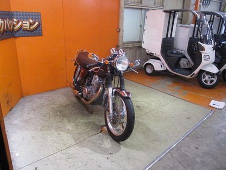 ヤマハ SR400 お洒落なカフェレーサーカスタムのFiのカスタムSRが入荷!写真の通りとっても綺麗な一台! 73