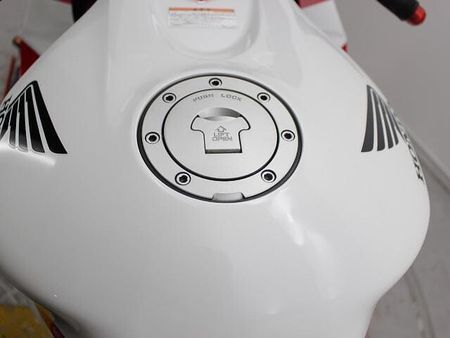 ホンダ CBR1000RR 国内モデルなのでアフターメンテナンス、安心ですね 13