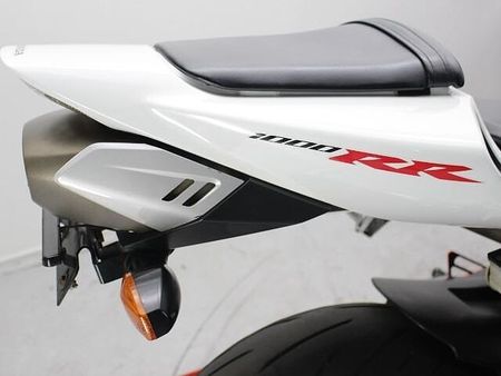 ホンダ CBR1000RR 国内モデルなのでアフターメンテナンス、安心ですね 15