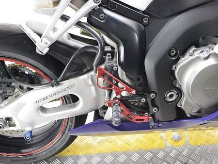 ホンダ CBR1000RR 国内モデルなのでアフターメンテナンス、安心ですね 16