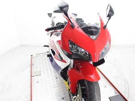 ホンダ CBR1000RR 国内モデルなのでアフターメンテナンス、安心ですね 21