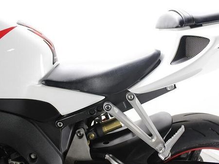 ホンダ CBR1000RR 国内モデルなのでアフターメンテナンス、安心ですね 28