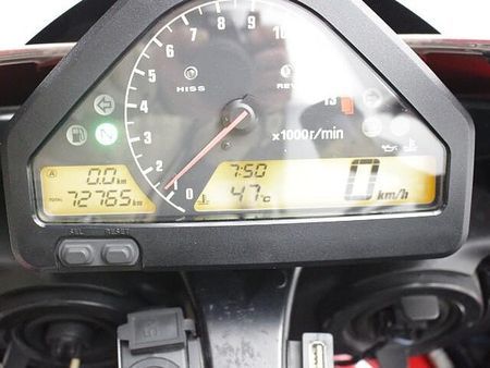 ホンダ CBR1000RR 国内モデルなのでアフターメンテナンス、安心ですね 7