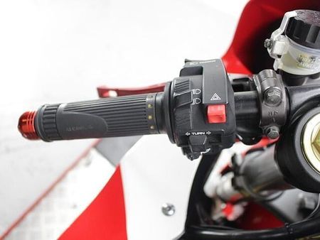 ホンダ CBR1000RR 国内モデルなのでアフターメンテナンス、安心ですね 8