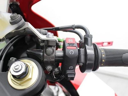 ホンダ CBR1000RR 国内モデルなのでアフターメンテナンス、安心ですね 10