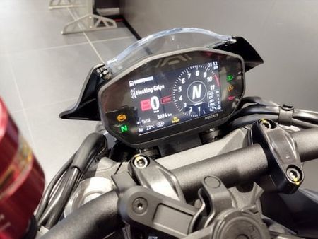ドゥカティ MONSTER 937 10