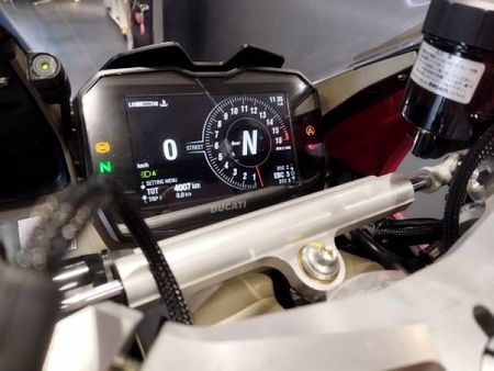 ドゥカティ PANIGALE V4 S 10