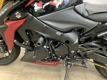 スズキ GSX-S1000 GSX-S1000 ABS スクリーン リアボックス装備 16