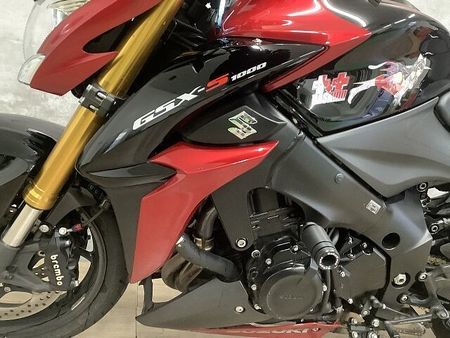 スズキ GSX-S1000 GSX-S1000 ABS スクリーン リアボックス装備 18
