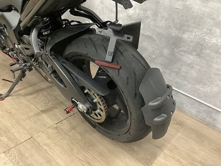 スズキ GSX-S1000 GSX-S1000 ABS スクリーン リアボックス装備 28