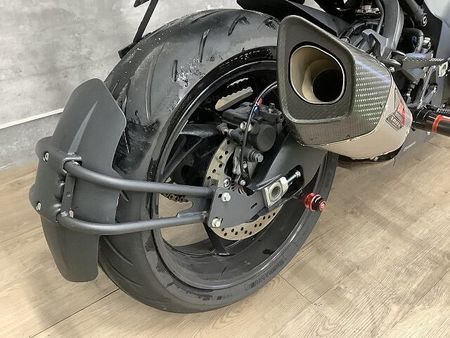 スズキ GSX-S1000 GSX-S1000 ABS スクリーン リアボックス装備 34