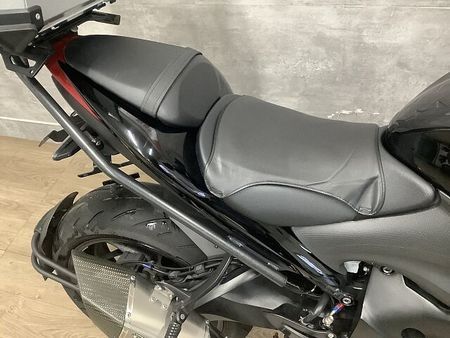 スズキ GSX-S1000 GSX-S1000 ABS スクリーン リアボックス装備 38