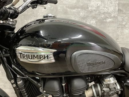トライアンフ BONNEVILLE ボンネビル ビキニカウル装備 2015年モデル 26