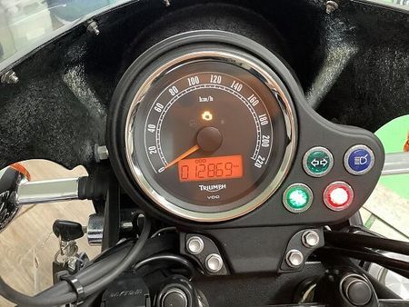 トライアンフ BONNEVILLE ボンネビル ビキニカウル装備 2015年モデル 7