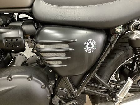 トライアンフ STREET TWIN ストリートツイン キーレスタンクキャップ 2021年モデル サイドバッグサポート 29