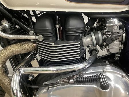 トライアンフ BONNEVILLE SE ボンネビルSE 2011年モデル USB スクリーン エンジンガード 21