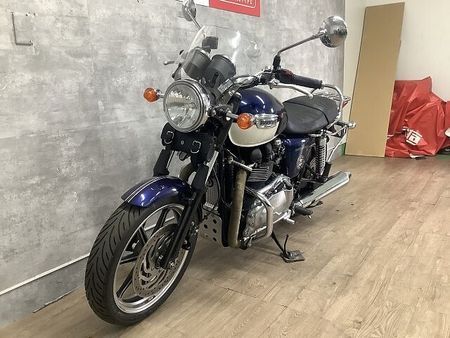トライアンフ BONNEVILLE SE ボンネビルSE 2011年モデル USB スクリーン エンジンガード 3