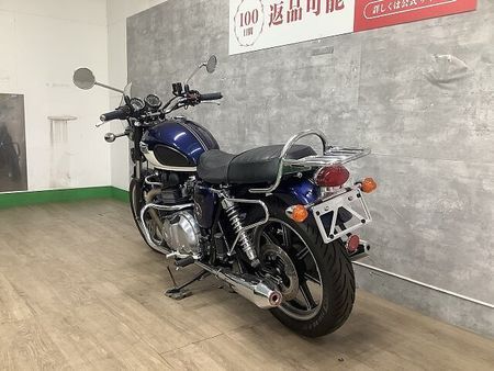 トライアンフ BONNEVILLE SE ボンネビルSE 2011年モデル USB スクリーン エンジンガード 5