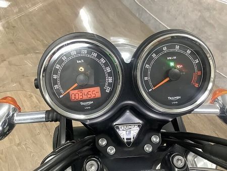 トライアンフ BONNEVILLE SE ボンネビルSE 2011年モデル USB スクリーン エンジンガード 7