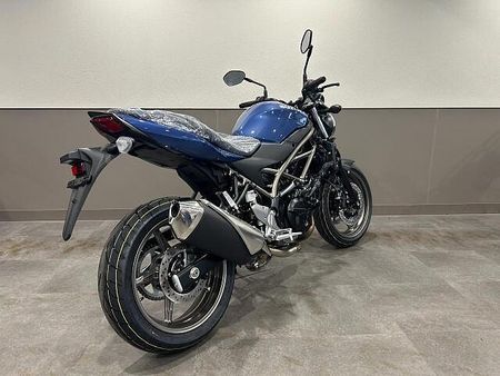 スズキ SV650 当社は陸運局二輪指定工場の資格を持ち、国内4メーカー及び外車・逆輸入車等を取扱しています。 3
