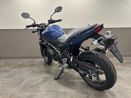 スズキ SV650 当社は陸運局二輪指定工場の資格を持ち、国内4メーカー及び外車・逆輸入車等を取扱しています。 6