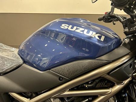 スズキ SV650 当社は陸運局二輪指定工場の資格を持ち、国内4メーカー及び外車・逆輸入車等を取扱しています。 9