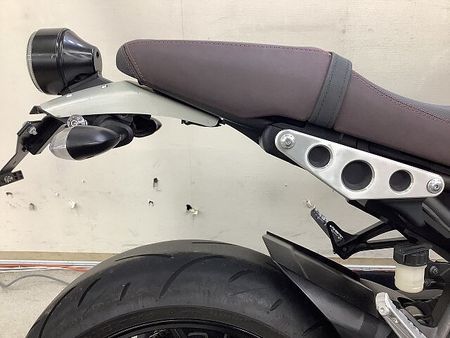 ヤマハ XSR900 XSR900 2016年モデル バーエンドミラー/ハリケーン製コンドルハンドル/USB2ポ 14