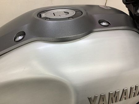 ヤマハ XSR900 XSR900 2016年モデル バーエンドミラー/ハリケーン製コンドルハンドル/USB2ポ 24