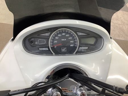ホンダ PCX125 PCX 2012年モデル 通勤・通学にも便利な装備たっぷり! 12