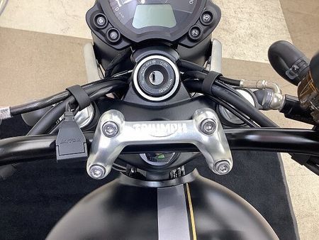 トライアンフ STREET TWIN ストリートツイン 2022年モデル エンジンガード サイドバックステー装備 12