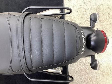 トライアンフ STREET TWIN ストリートツイン 2022年モデル エンジンガード サイドバックステー装備 17