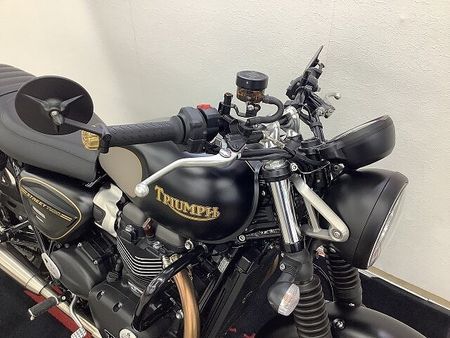 トライアンフ STREET TWIN ストリートツイン 2022年モデル エンジンガード サイドバックステー装備 18