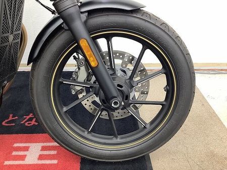 トライアンフ STREET TWIN ストリートツイン 2022年モデル エンジンガード サイドバックステー装備 28