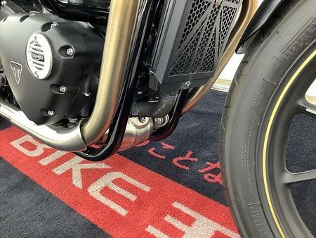 トライアンフ STREET TWIN ストリートツイン 2022年モデル エンジンガード サイドバックステー装備 30