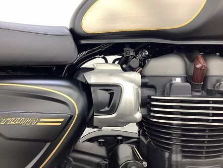 トライアンフ STREET TWIN ストリートツイン 2022年モデル エンジンガード サイドバックステー装備 34