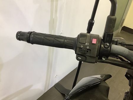 カワサキ Z900 【マル得】Z900 カワサキ純正フレームスライダー USBポート装備 ABS スペアキー 26