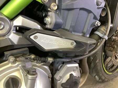 カワサキ Z900 【マル得】Z900 カワサキ純正フレームスライダー USBポート装備 ABS スペアキー 31