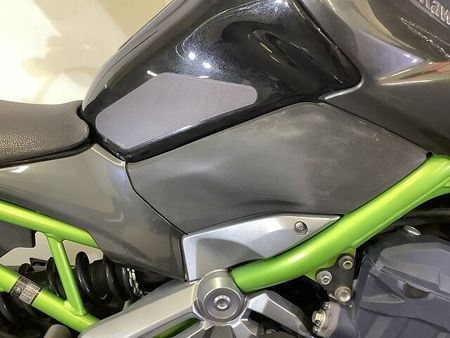 カワサキ Z900 【マル得】Z900 カワサキ純正フレームスライダー USBポート装備 ABS スペアキー 33