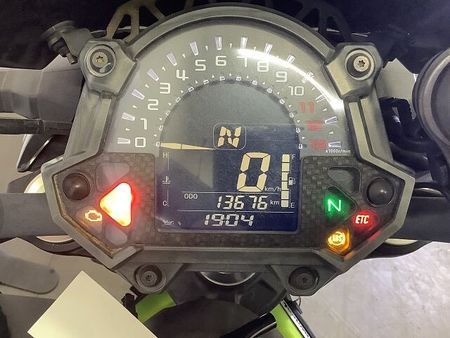 カワサキ Z900 【マル得】Z900 カワサキ純正フレームスライダー USBポート装備 ABS スペアキー 6