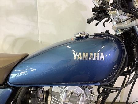 ヤマハ SR400 SR400 パフォーマンスダンパー スクリーン USB-A2ポート装備 赤キー・スペアキー 16