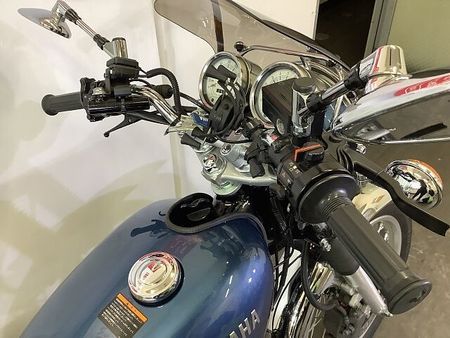 ヤマハ SR400 SR400 パフォーマンスダンパー スクリーン USB-A2ポート装備 赤キー・スペアキー 17