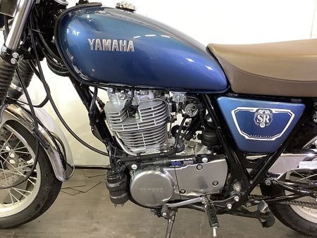 ヤマハ SR400 SR400 パフォーマンスダンパー スクリーン USB-A2ポート装備 赤キー・スペアキー 3