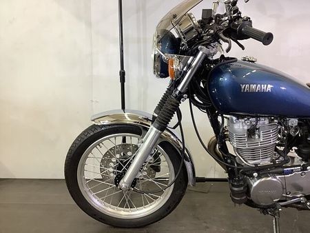 ヤマハ SR400 SR400 パフォーマンスダンパー スクリーン USB-A2ポート装備 赤キー・スペアキー 9