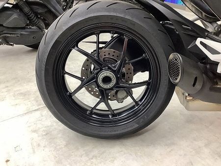 ドゥカティ STREETFIGHTER848 ストリートファイターV2 2023年モデルリアフェンダレスカスタムスペアキーあり 11