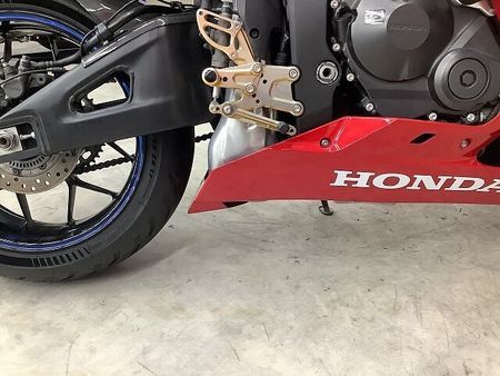ホンダ CBR600RR CBR600RR ベビーフェイス製バックステップ エンジンスライダー ドラレコ装備 フェン 24
