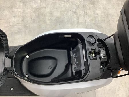 ホンダ タクト タクト 2021年モデルリアボックス装備スペアキーあり通勤通学に 32