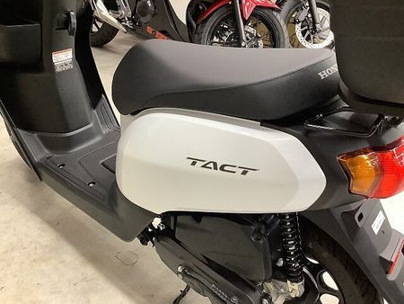 ホンダ タクト タクト 2021年モデルリアボックス装備スペアキーあり通勤通学に 35