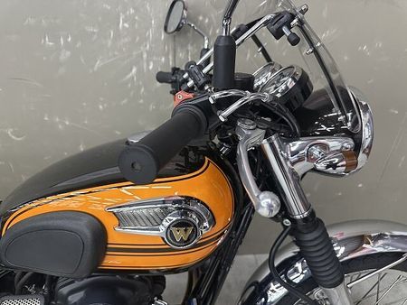 カワサキ W800 W800 2016年モデル!社外マフラーカスタム!リアキャリア、バイザー装備! 17