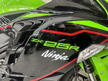 カワサキ ZX-25R ZX-25R 2022年モデルエンジンスライダー装備KRTエディション 18